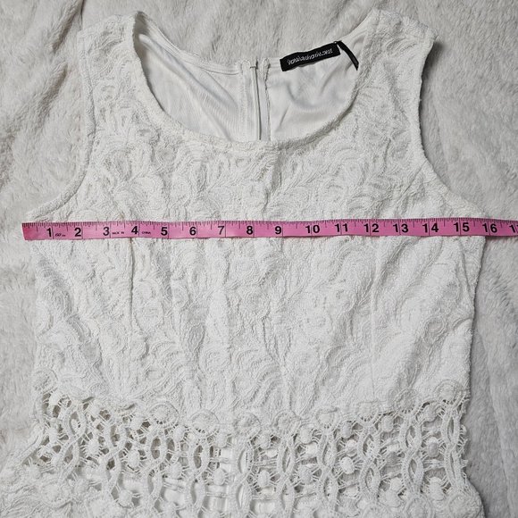 You Are Not Alone White Lined Lace Dress with Cut Out M - Picture 4 of 6